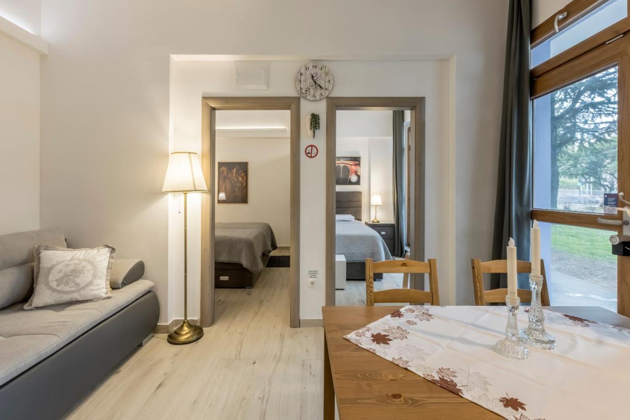 Palomia A Apartment Split Exterior photo